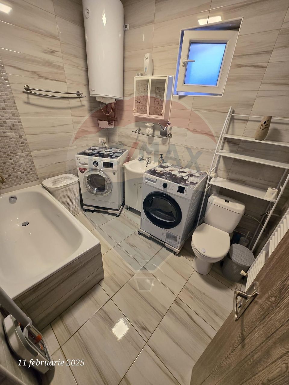 Casa 3 camere, teren 880 mp, beci, foisor, garaj, panouri solare