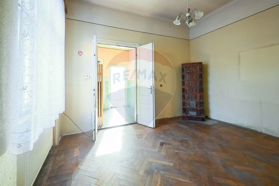 Apartament 2 Camere, De Vânzare, Central, Curte Comună, Mihai Eminescu