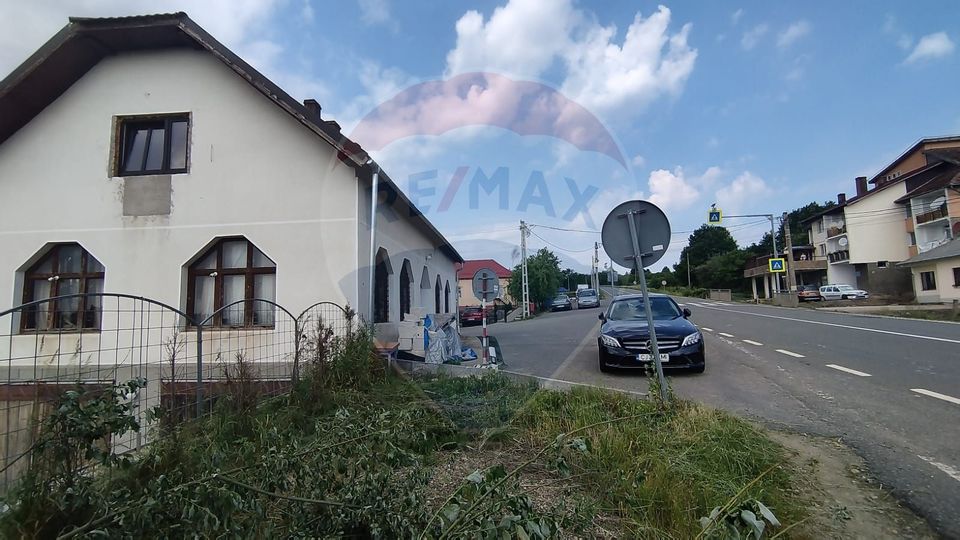 De Vânzare – Imobil Multifuncțional în  Șinteu, Bihor