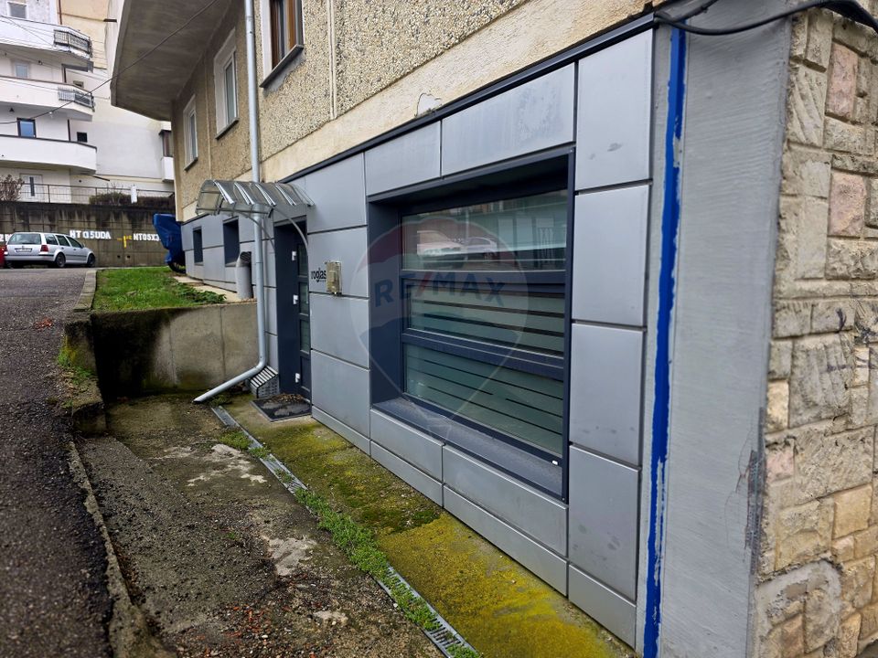 68sq.m Commercial Space, Central area