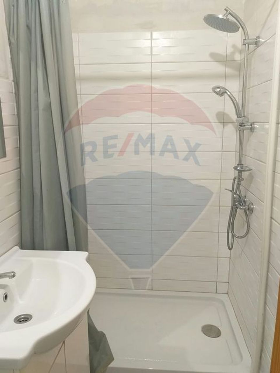 Apartament cu 2 camere de închiriat în zona Sud