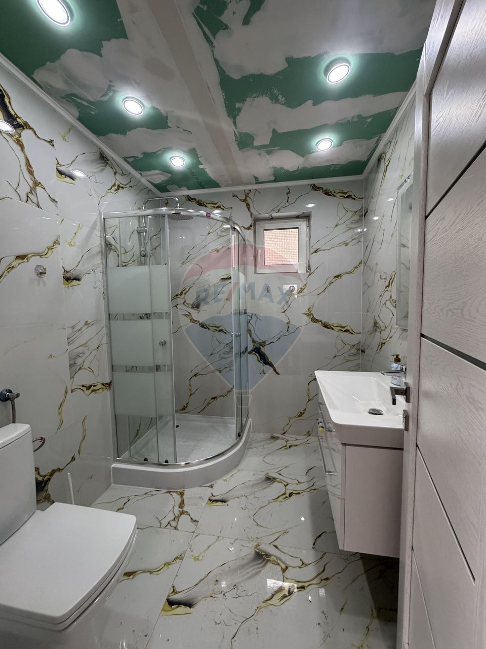 Casă duplex în centrul orasului, cu acces auto