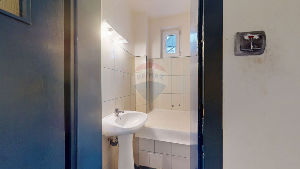 84sq.m Commercial Space for rent, Bartolomeu area