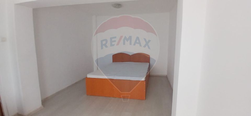 8 room House / Villa for sale