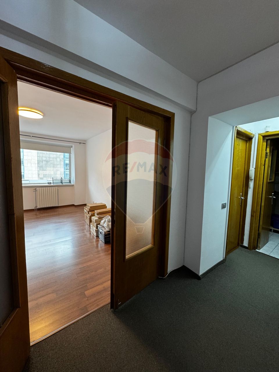 Apartament cu 4 camere/birou de închiriat Piata Victoriei