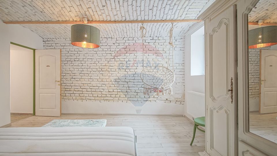 Apartament 3 camere cochet, renovat,  Centrul Istoric