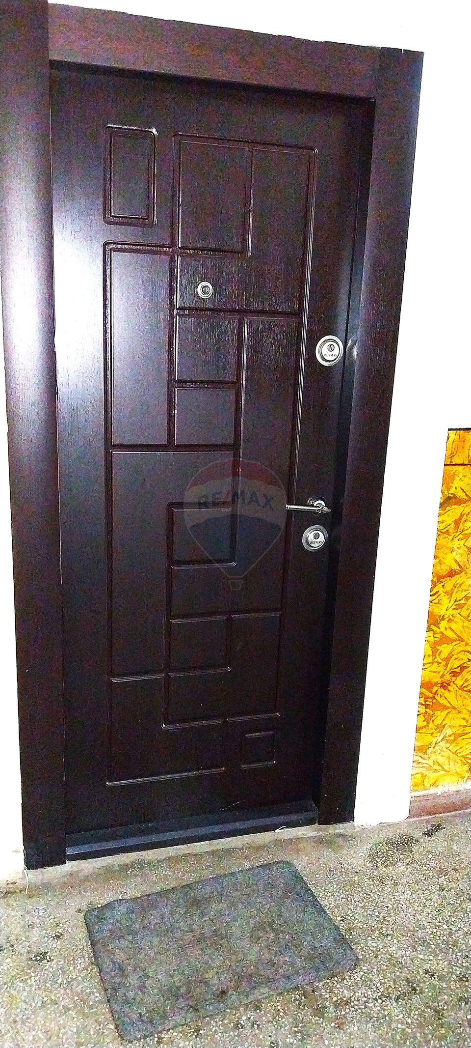 Apartament cu 2 camere de vânzare în zona 1 Mai Insula