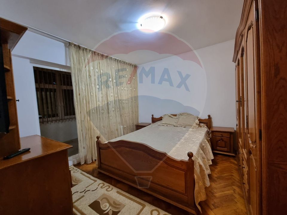 Apartament cu 3 camere de închiriat în zona Dacia