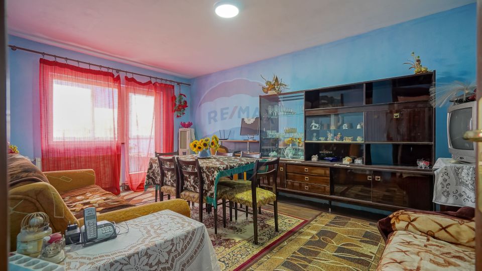 Apartament cu 3 camere de vânzare în zona Bartolomeu