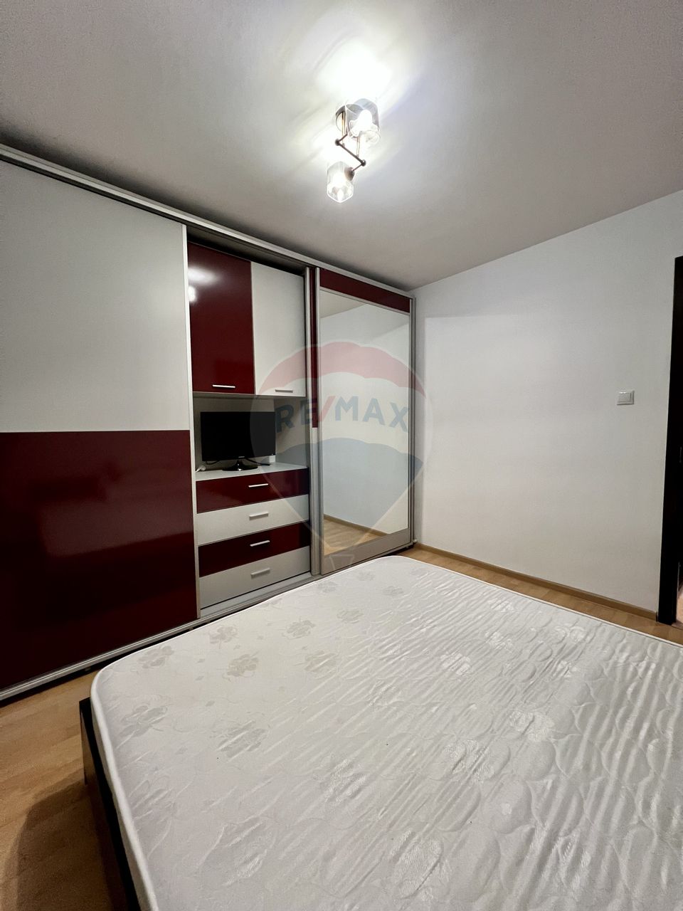 Apartament cu 2 camere de închiriat în zona Faleza Nord