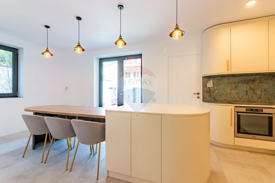 8 room House / Villa for sale, Lacul Tei area