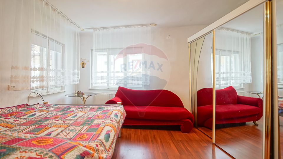 Proprietate cu 2 apartamente și garaj, Schei