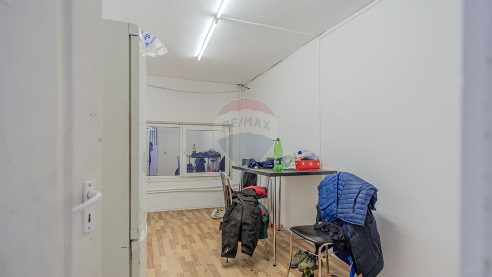 Hala + Spatiu de birouri cu destinatii multiple : Teren 1116 mp