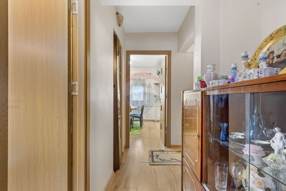 Apartament cu 5 camere decomandat de vanzare in Micalaca,Arad