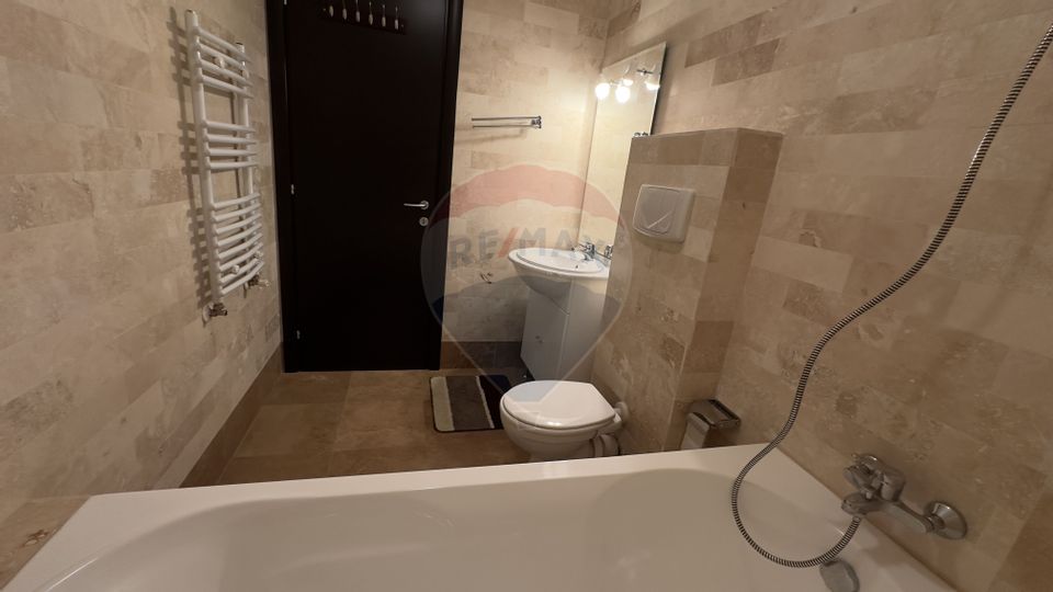 Vanzare 4 camere bloc Boutique cu piscina - Otopeni/Corbeanca