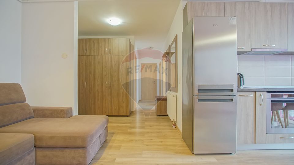 Apartament decomandat de 3 camere in curs de mobilare, Zona Coresi