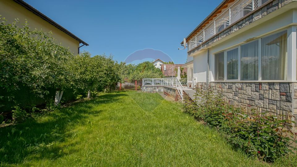 Vila impunatoare, rezidenta cu pretentii, Tractorul, Brasov