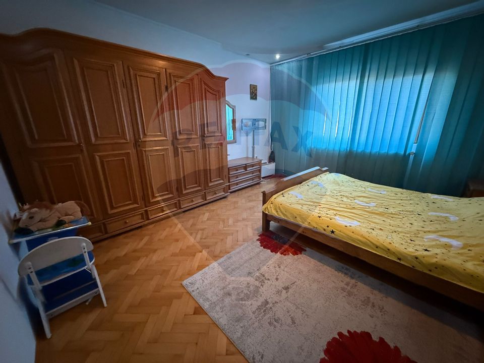 De vânzare Casă / Vilă 5 camere + 5.300 mp teren Slobozia Moara, DB