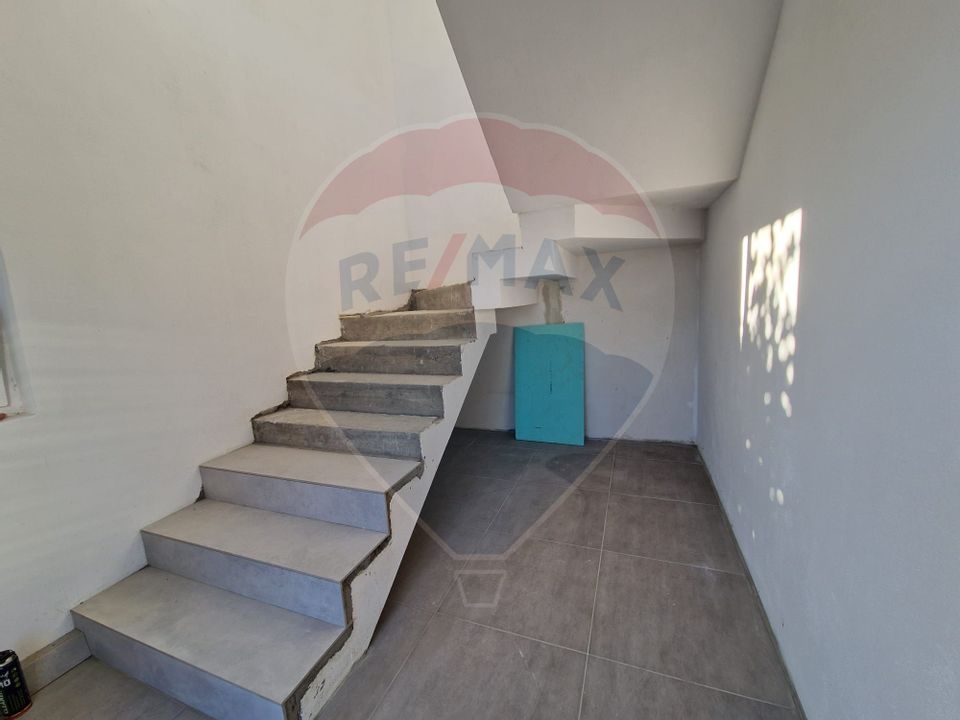 Casă NOUA /  8 camere / Filiasi / zona Piata