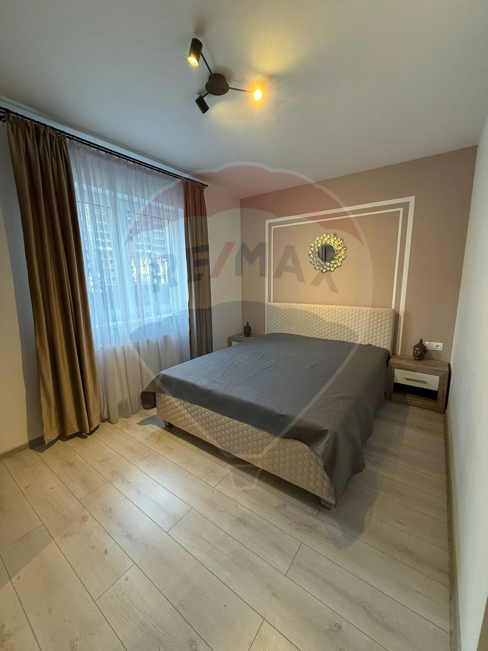 Apartament cu 3 camere, 2 bai și loc de parcare