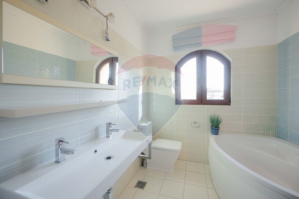 Casă / Vilă cu 5 camere de vânzare în zona Dealuri Oradea