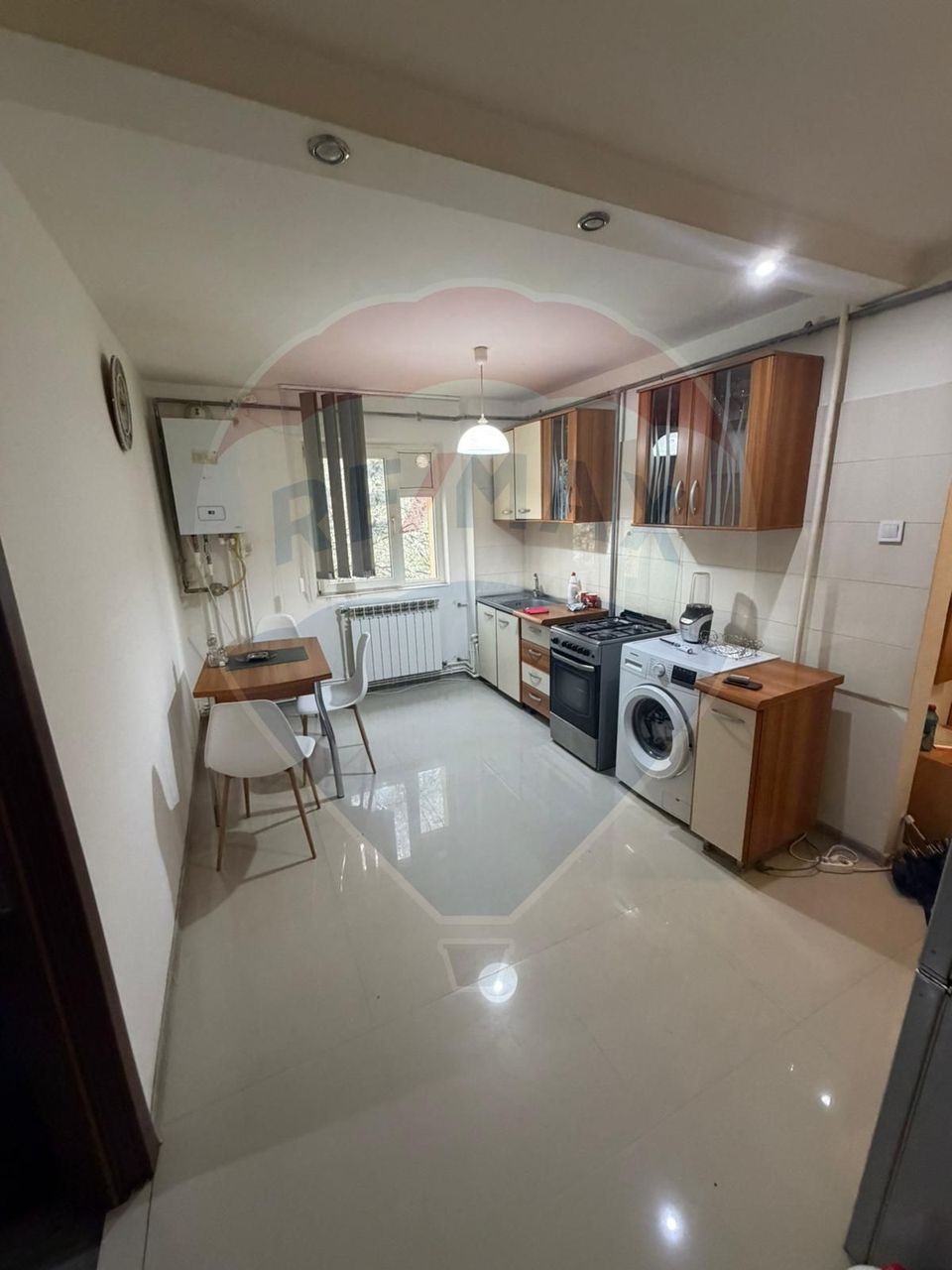 2 camere, Brazda lui Novac, etaj 1, centrala