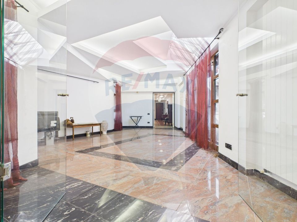 Spectacular villa in Balotesti, 5000 sqm courtyard and indoor pool