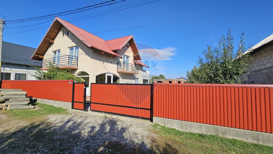 Casă / Vilă cu 7 camere de vanzare in Mihoveni, Suceava