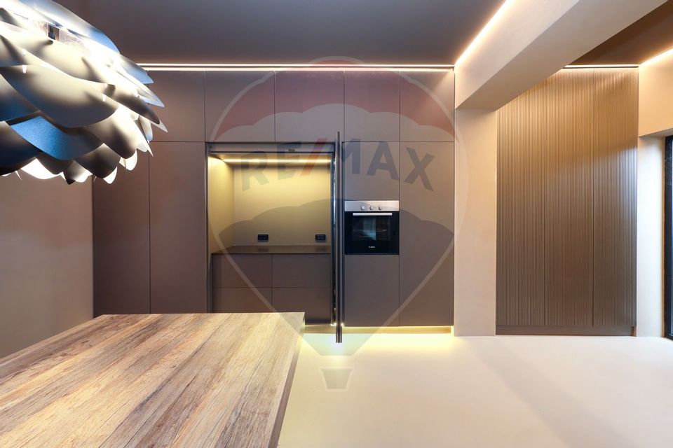 Casă modernă cu arhitectură minimalistă și confort inteligent Brasov