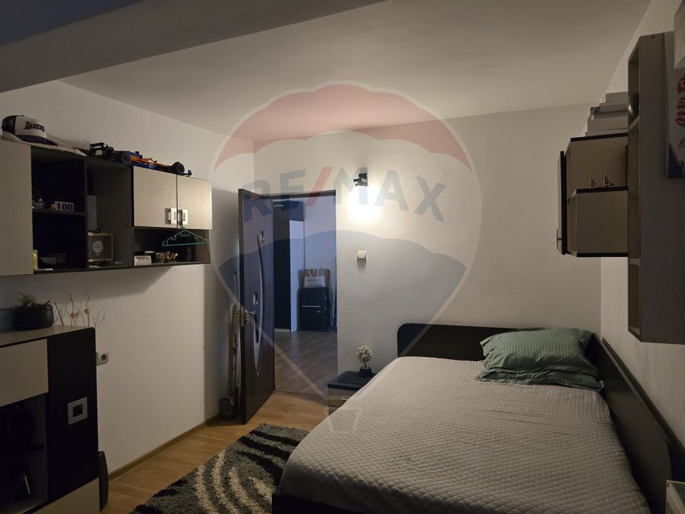 Casă / Vilă cu 5 camere de vânzare în zona George Enescu