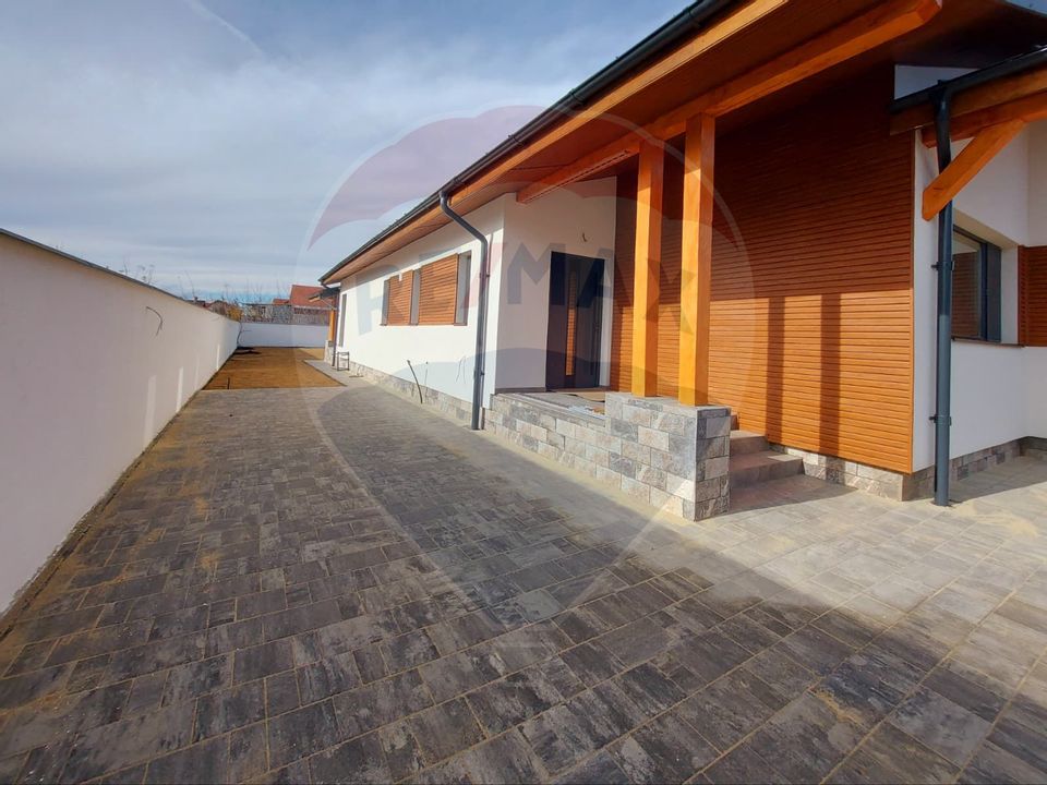 Comision 0 %! Casă cu 4 camere de vânzare în zona Stupini!