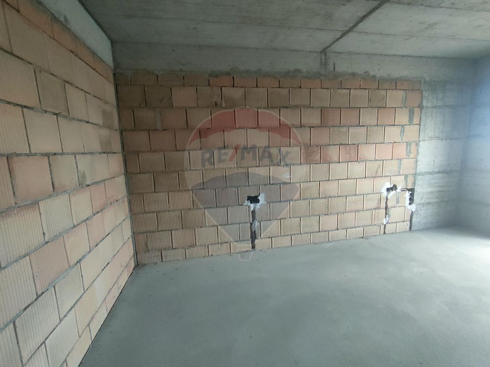 Apartament de vanzare cu gradina