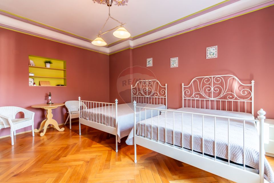 3-room apartment and open-space attic Amzei | English