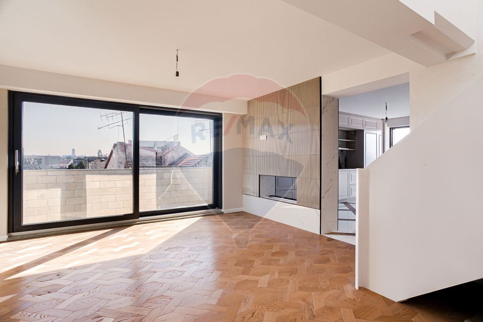 Penthouse exclusivist pe două niveluri, cu terasă– zona Intim