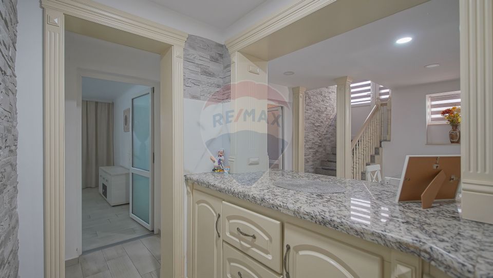 8 room House / Villa for sale, Aurel Vlaicu area