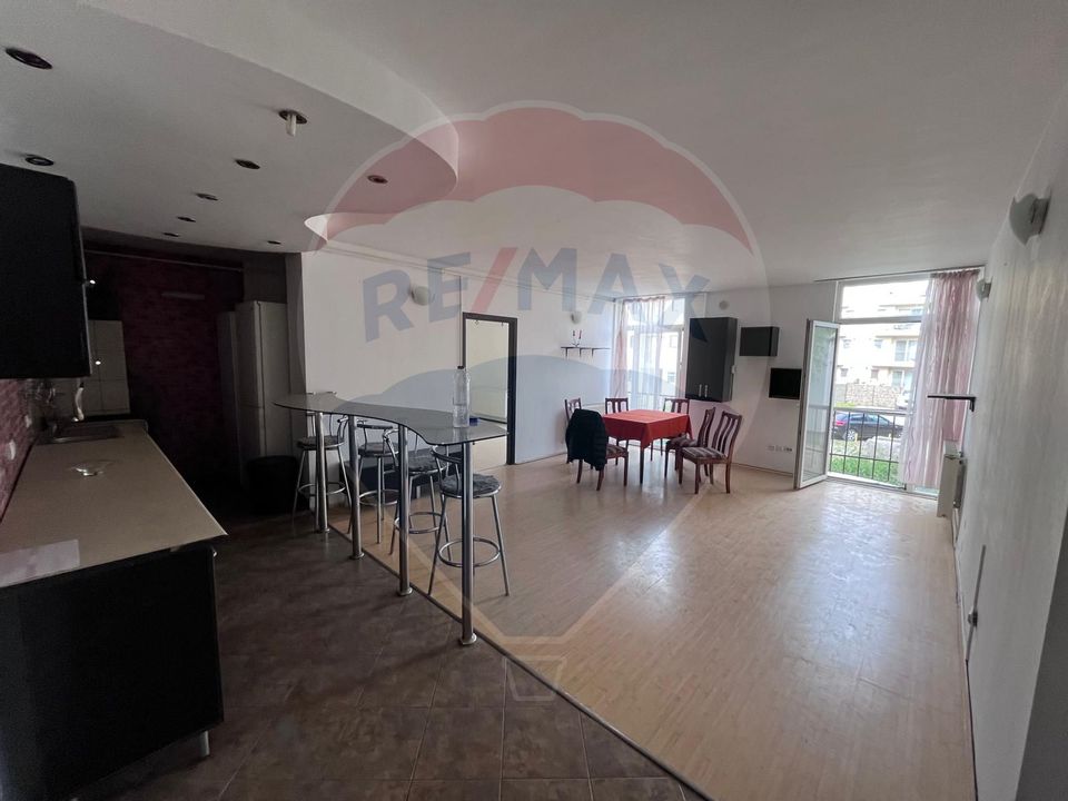 Apartament cu 3 camere de vânzare