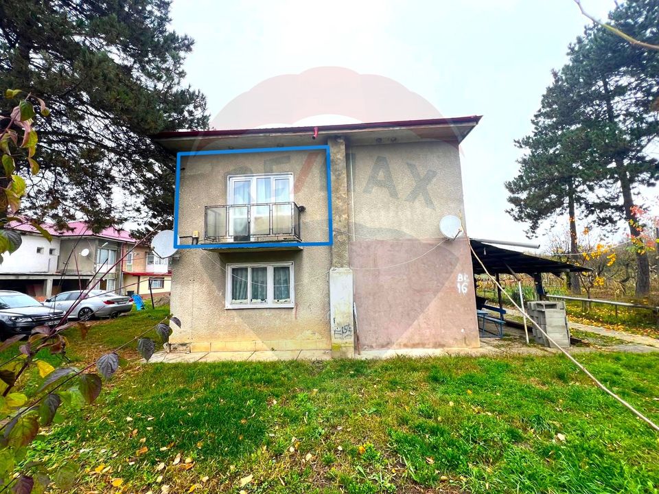 Apartament cu 3 camere de vânzare în comuna Răcăciuni