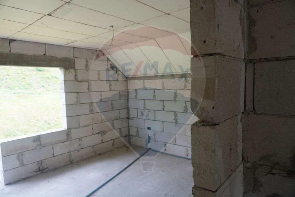 Casă cu 5 camere de vânzare, Moisei