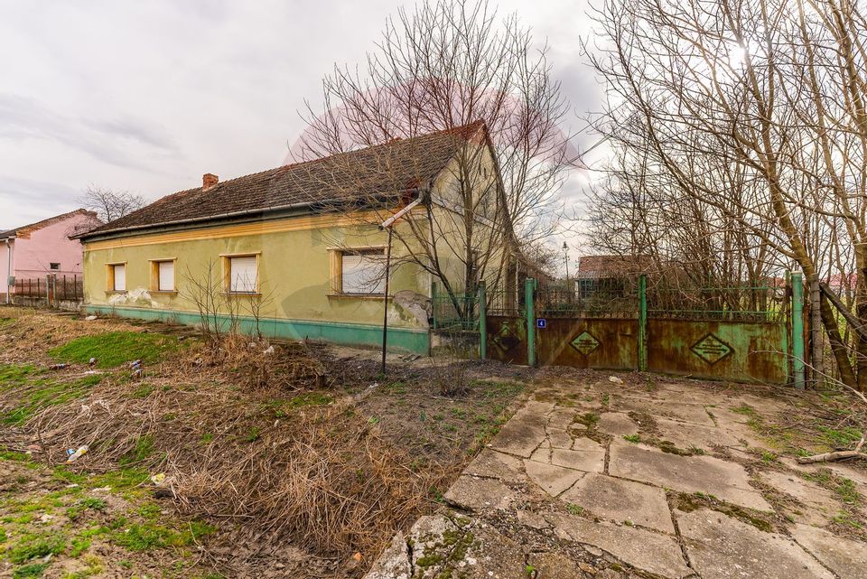 Teren + casa cu potential in centrul loc. Galsa, fs- 30m