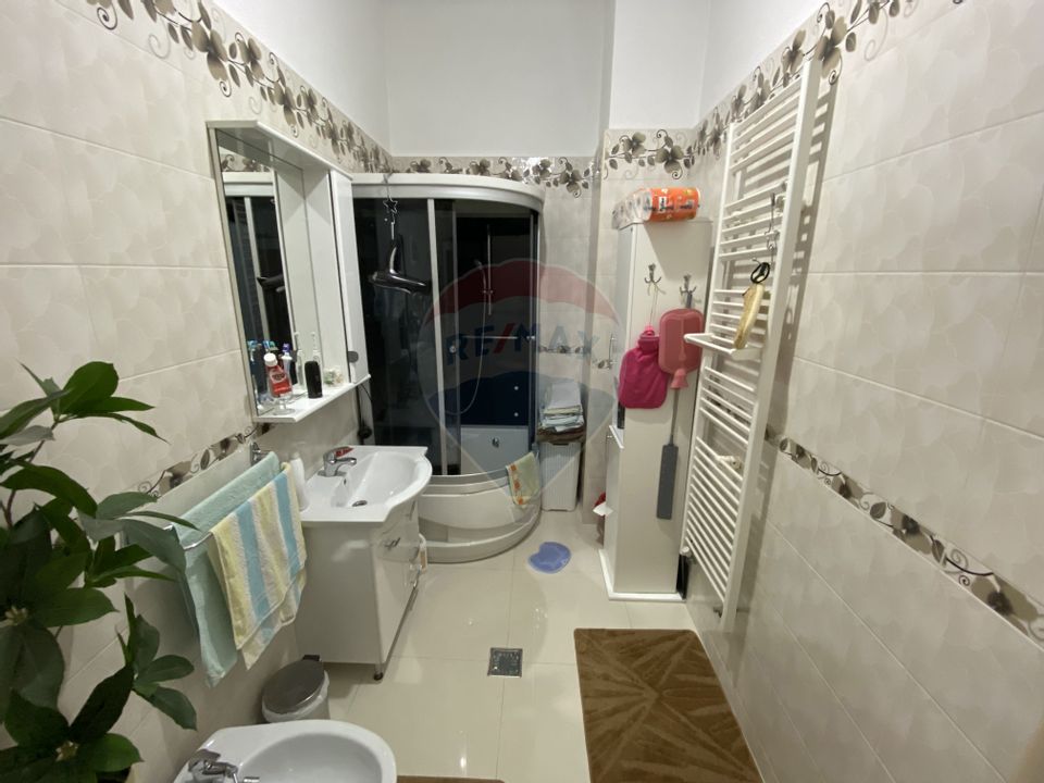 Apartament cu 3 camere de vanzare in zona Central