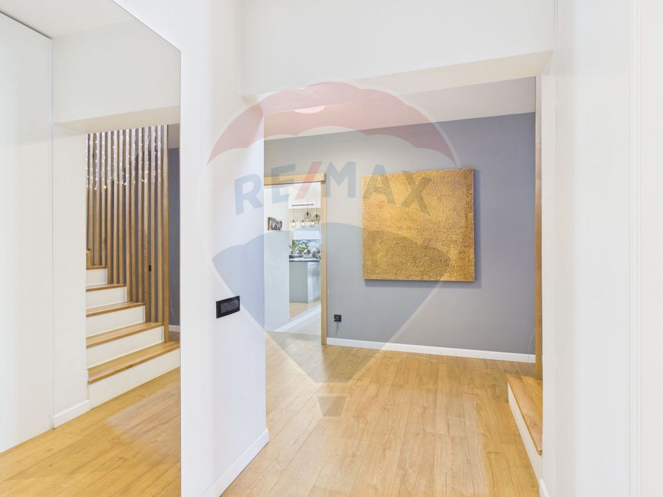 Villa with 6 rooms, pool and land 1300 sqm, for sale in Otopeni