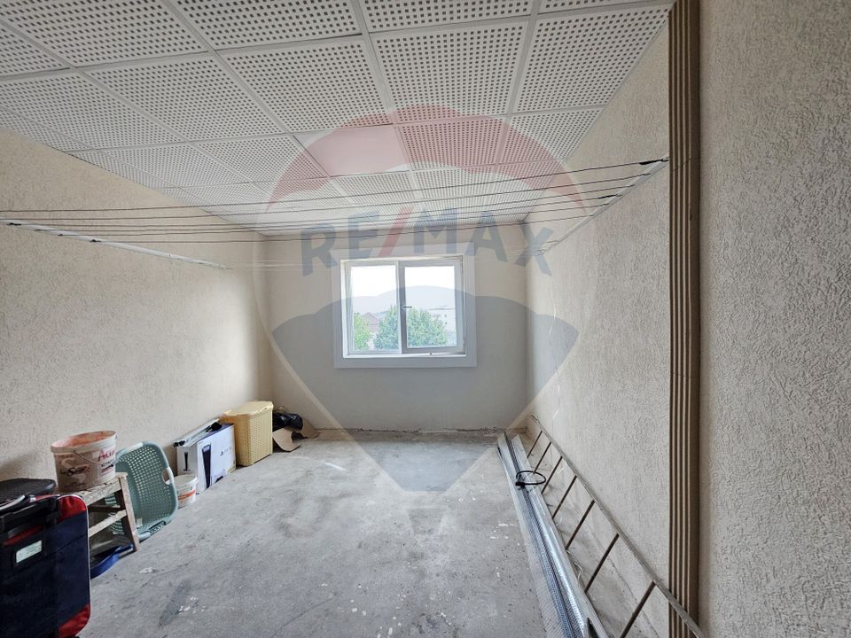 Apartament cu 3 camere de vânzare