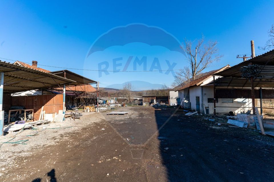 750sq.m Commercial Space for sale