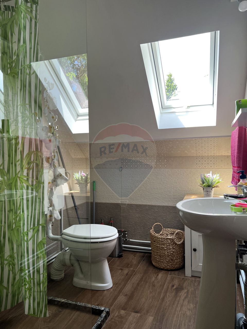 Casă de vacanță, de vânzare, pretabilă locuință sau afacere hotelieră