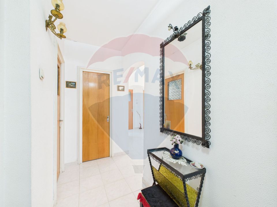 3 room Apartment for sale, Decebal area