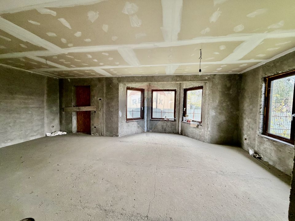 Casă / Vilă Caisului 90% gata