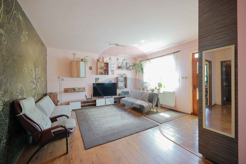 Casă de vânzare cu 1800 mp teren, Paleu