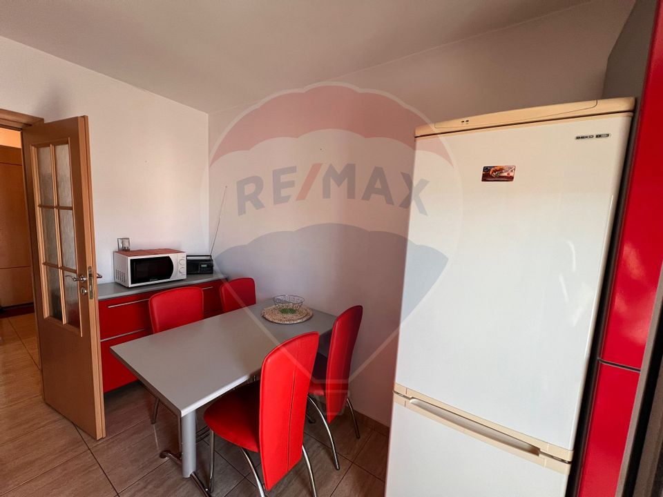 Apartament cu 3 camere decomandat- 9 mai- zona centrala