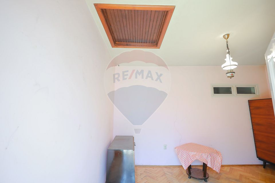 Casă cu 5 camere,489 mp teren de vânzare, în zona Ioșia, Prima Shops