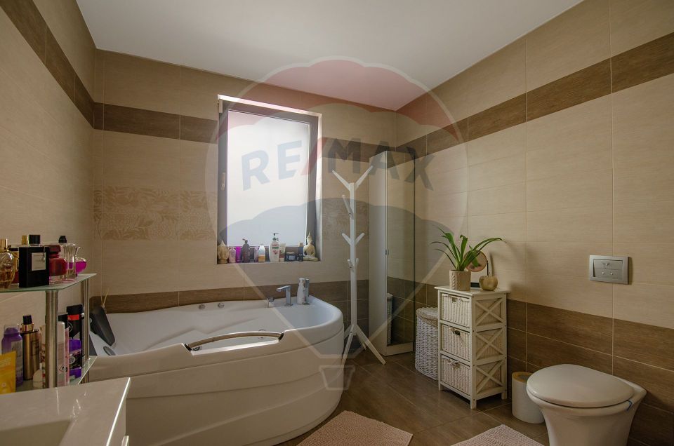 De vânzare casă modernă cu 5 camere în Dumbraviţa